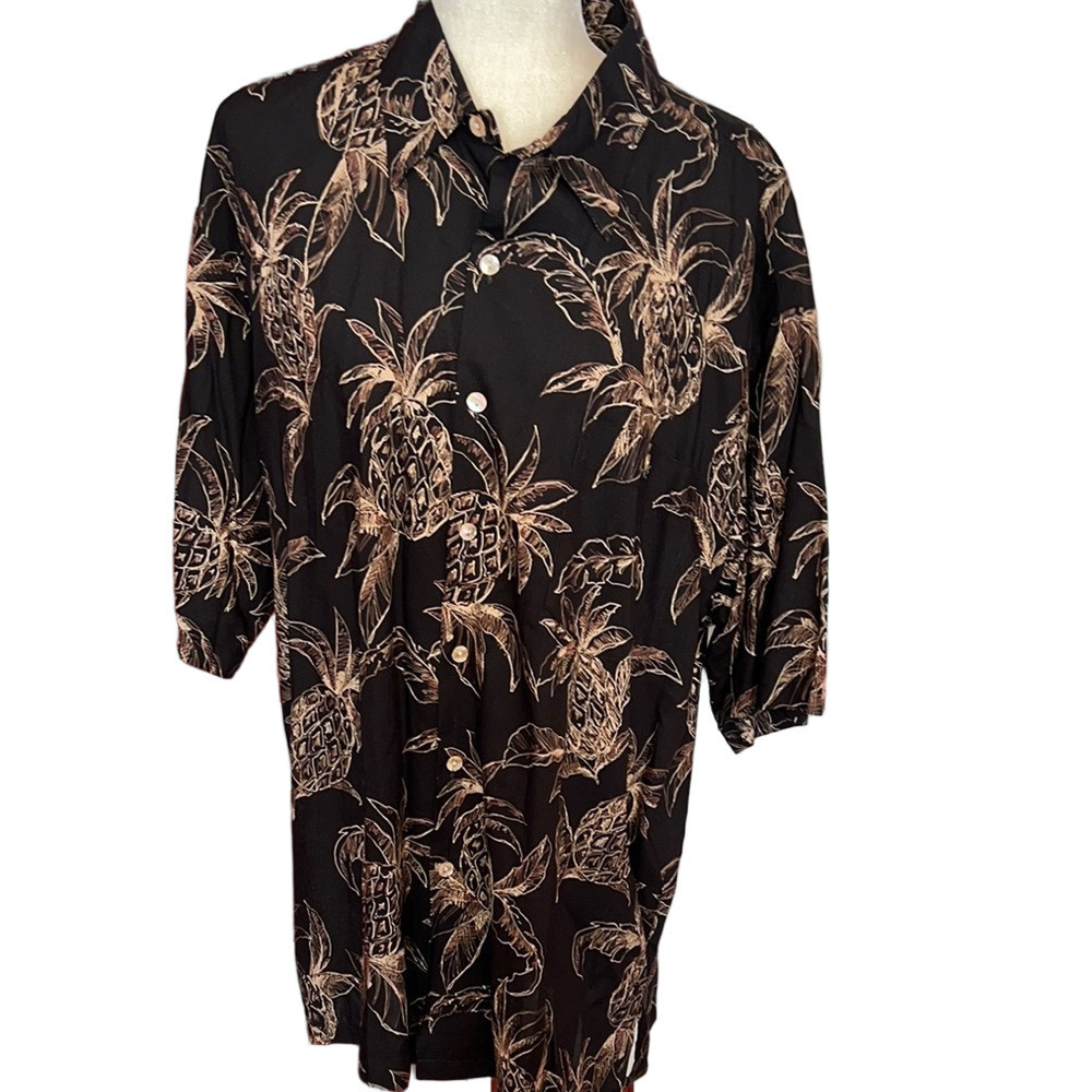 Vintage Tori Richard Hawaiian Tropical Pineapple Black and Brown Men's Shirt